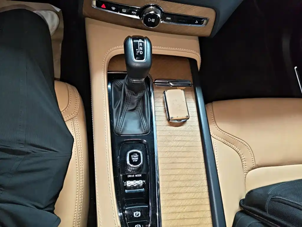 Volvo XC90 2017 — фото 14