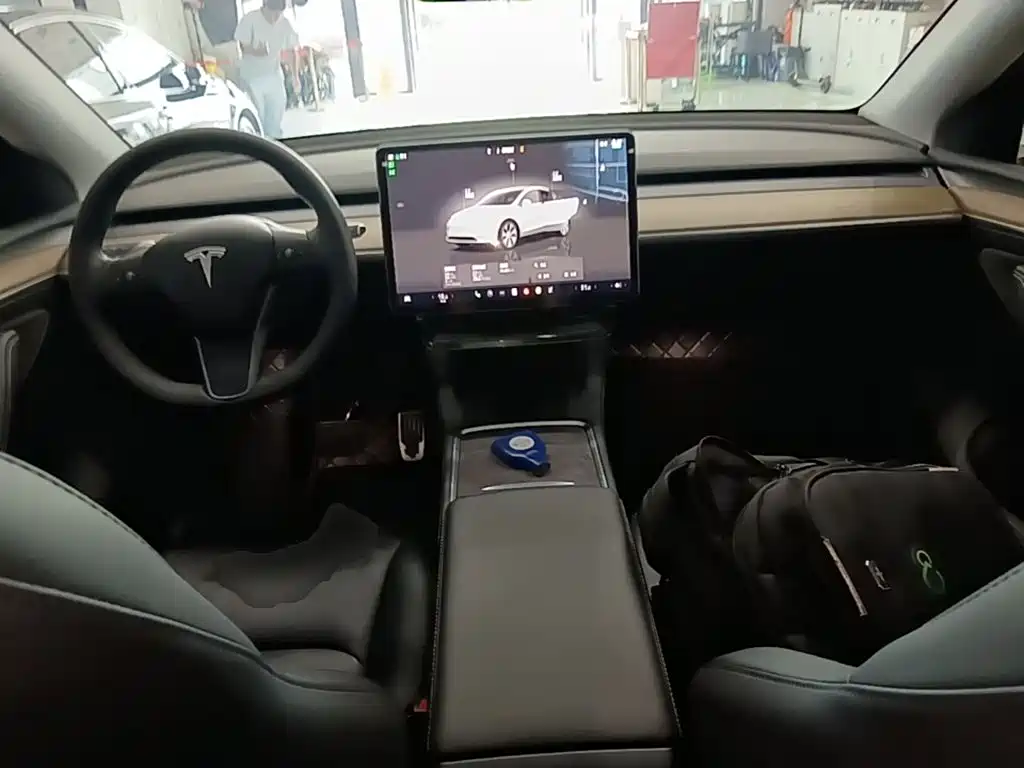 Tesla Model Y 2023 — фото 10