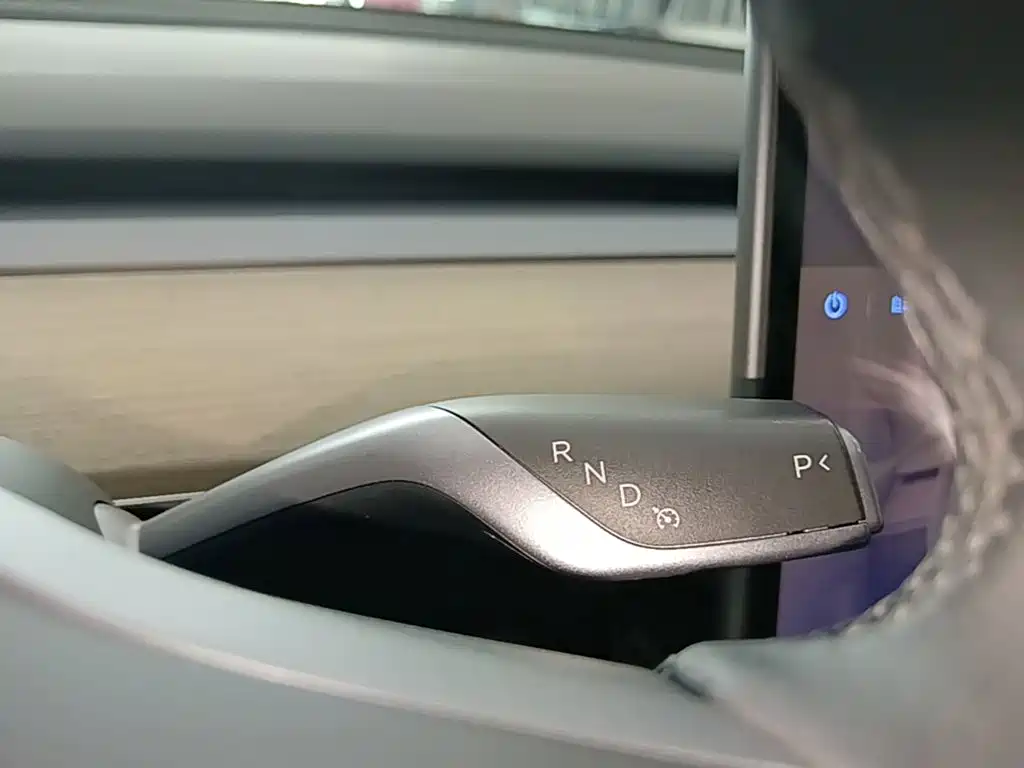 Tesla Model Y 2023 — фото 14