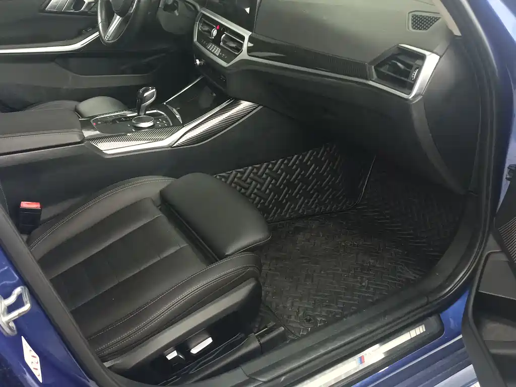 BMW 3 Series 2019 — фото 11