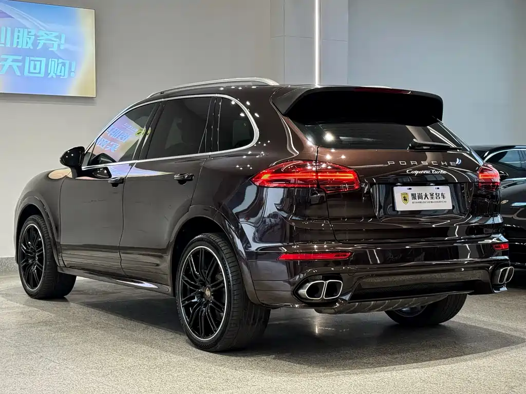 Porsche Cayenne 2015 — фото 9