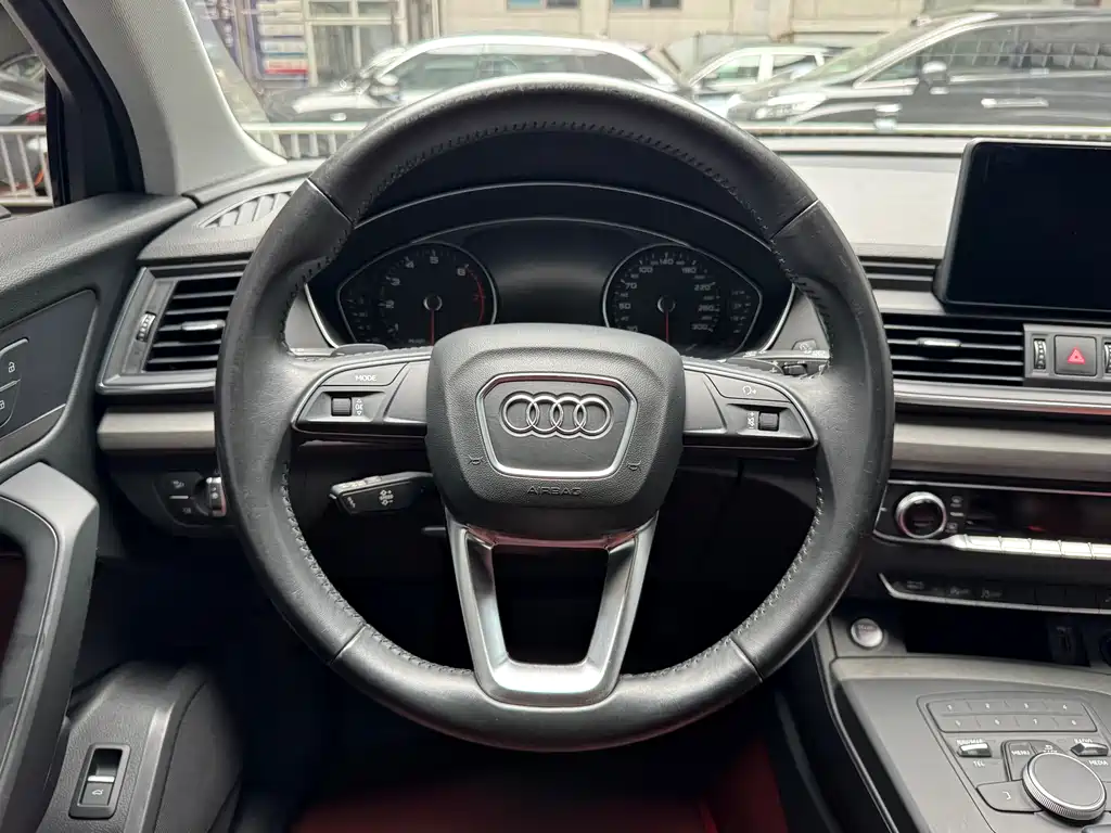 Audi Q5L 2019 — фото 15