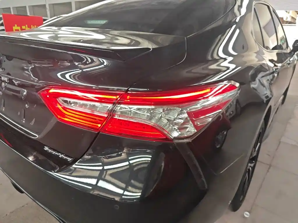 Toyota Camry 2021 — фото 8
