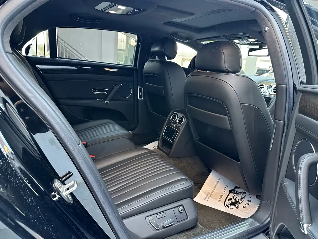 Bentley Flying Spur 2018 — фото 9