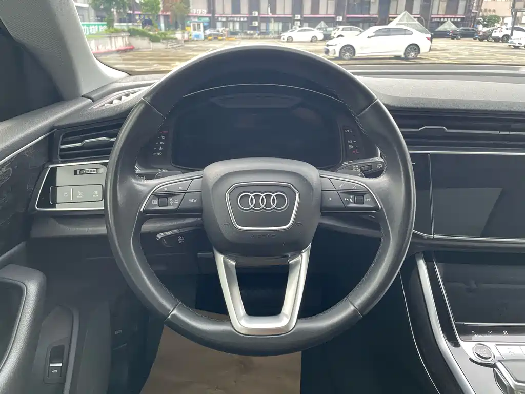 Audi Q8 2021 — фото 14