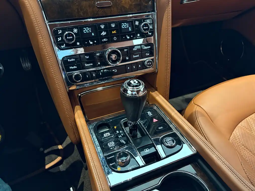 Bentley Mulsanne 2018 — фото 13