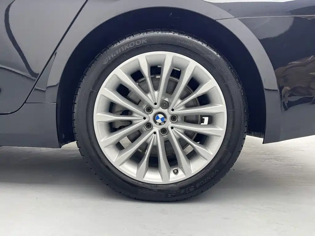 BMW 5 Series 2018 — фото 8