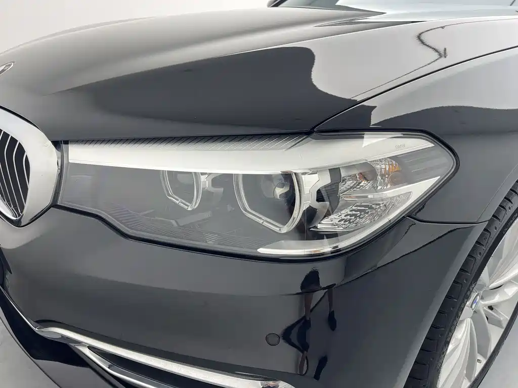 BMW 5 Series 2018 — фото 9