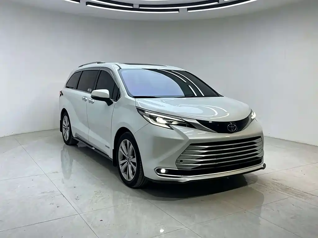 Toyota Sienna 2024 — фото 3