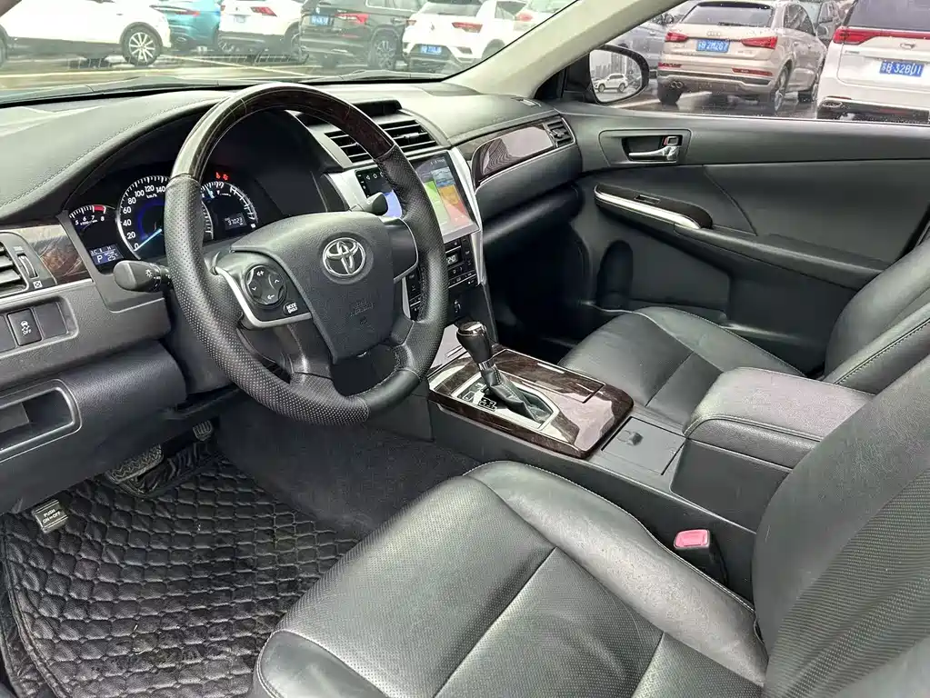 Toyota Camry 2017 — фото 14