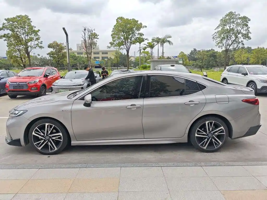 Toyota Camry 2024 — фото 10