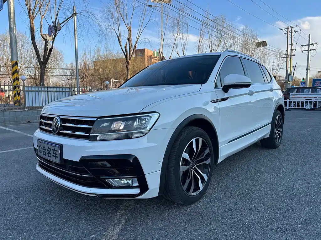 Volkswagen Tiguan L 2021 — фото 1