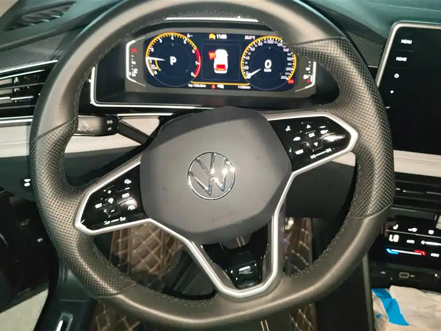 Volkswagen Tiguan L 2023 — фото 15