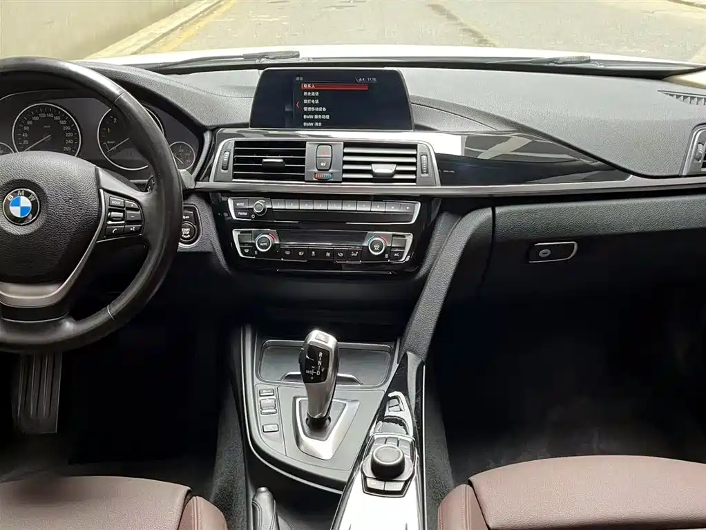 BMW 3 Series 2018 — фото 12
