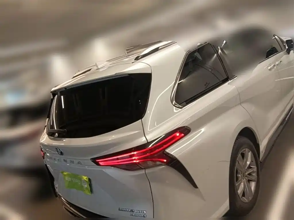 Toyota Sienna 2022 — фото 10