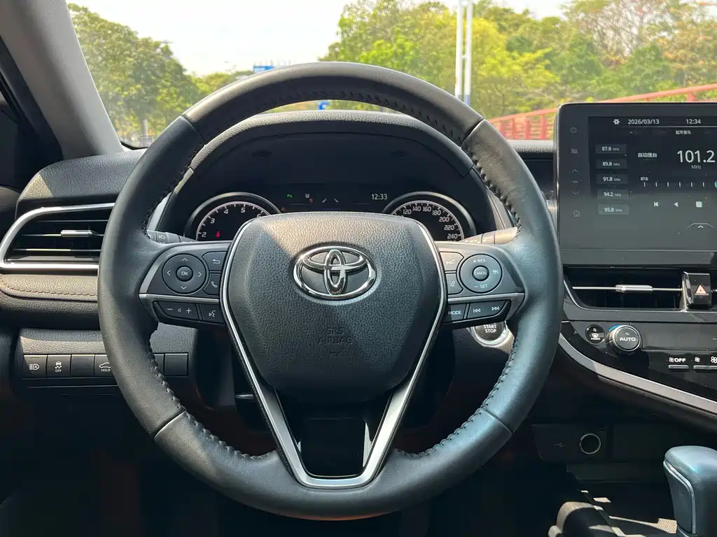Toyota Camry 2022 — фото 10