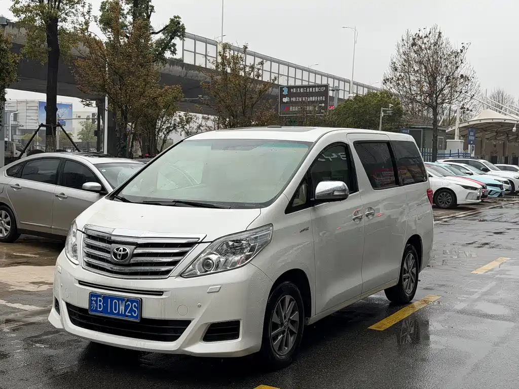 Toyota Alphard 2015 — фото 1