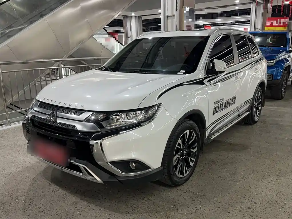 Mitsubishi Outlander 2019 — фото 2