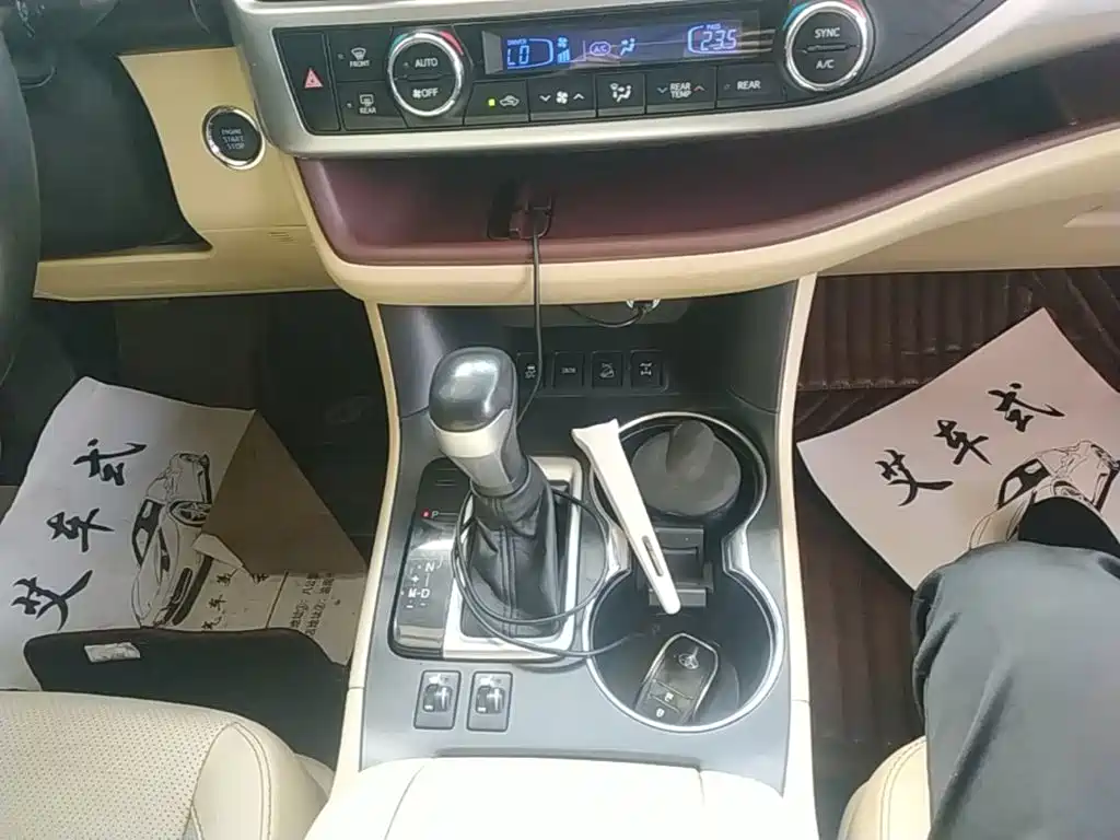 Toyota Highlander 2015 — фото 14