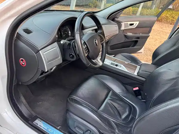 Jaguar XF 2014