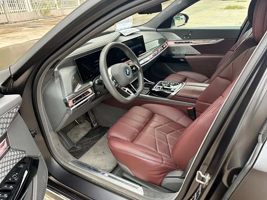 BMW i7 2023 — фото 4