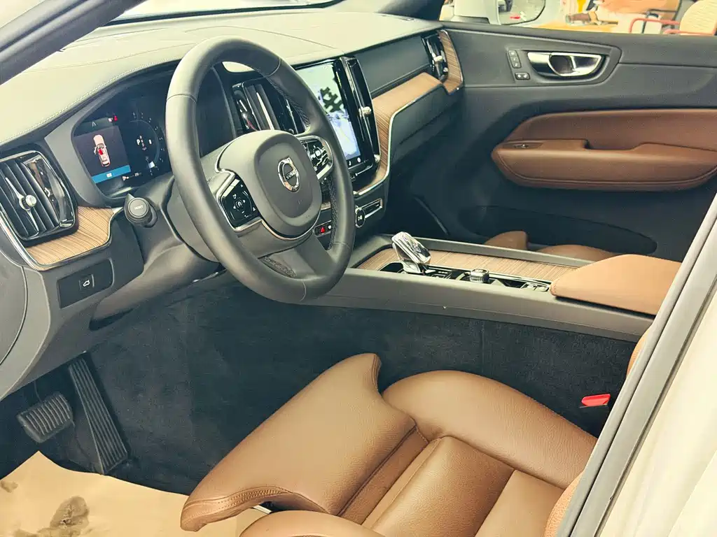 Volvo XC60 2022 — фото 4
