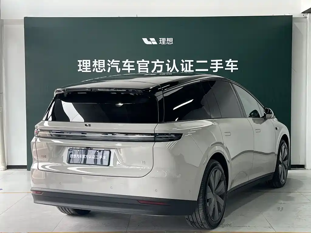 Li Auto i8 2025 — фото 3