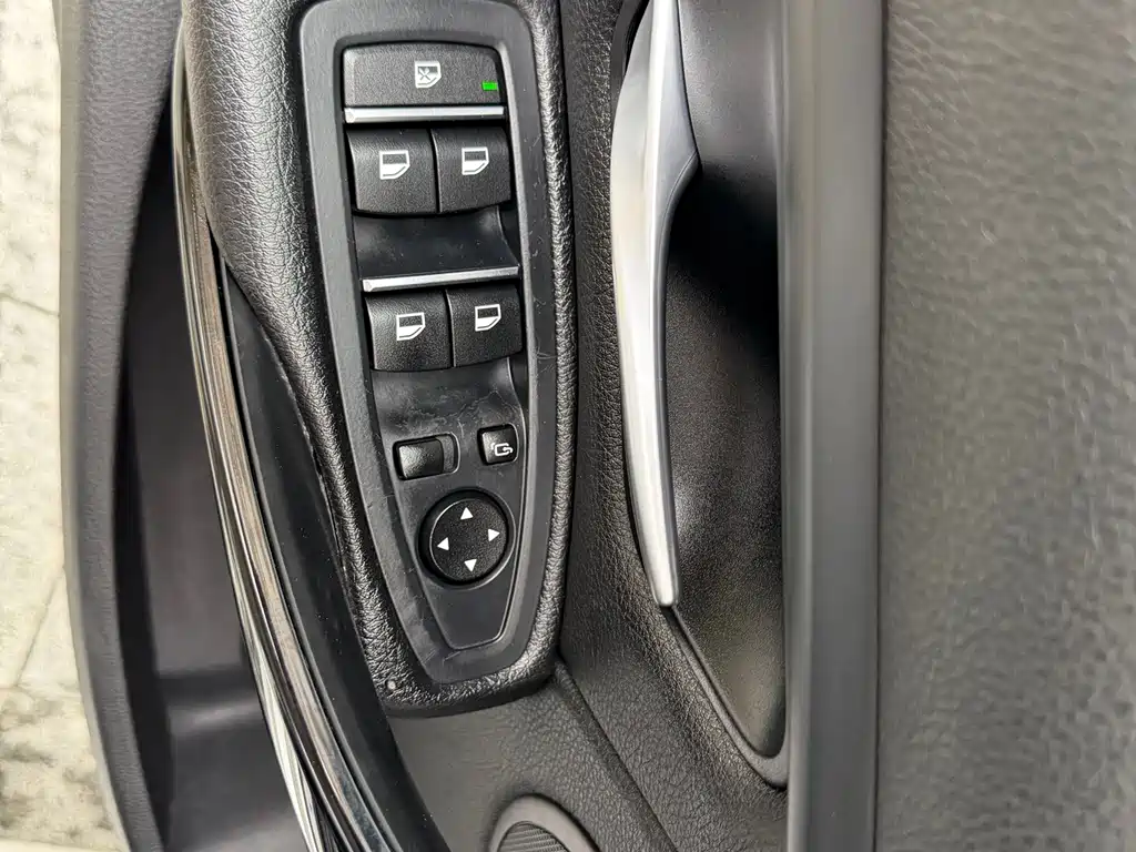 BMW 3 Series 2017 — фото 13