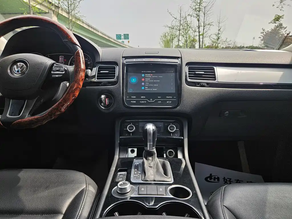 Volkswagen Touareg 2017 — фото 14