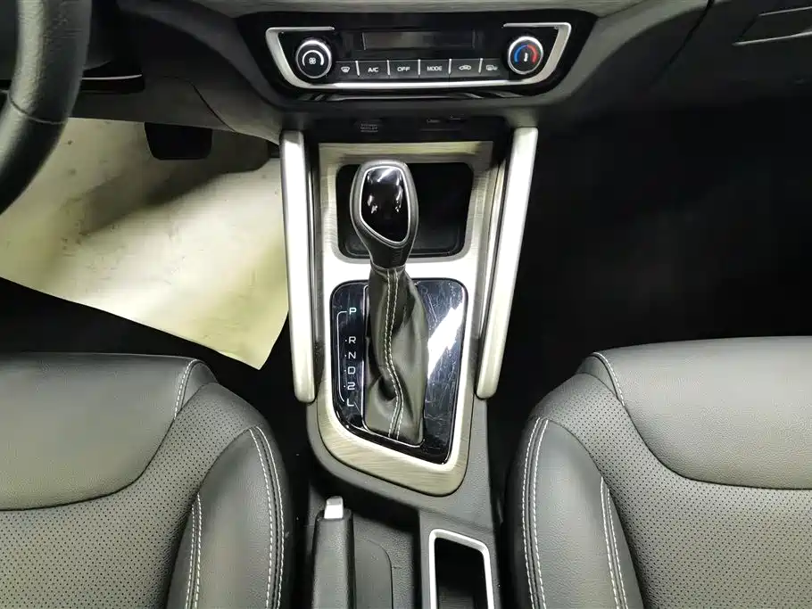 Geely Vision X3 2019 — фото 16