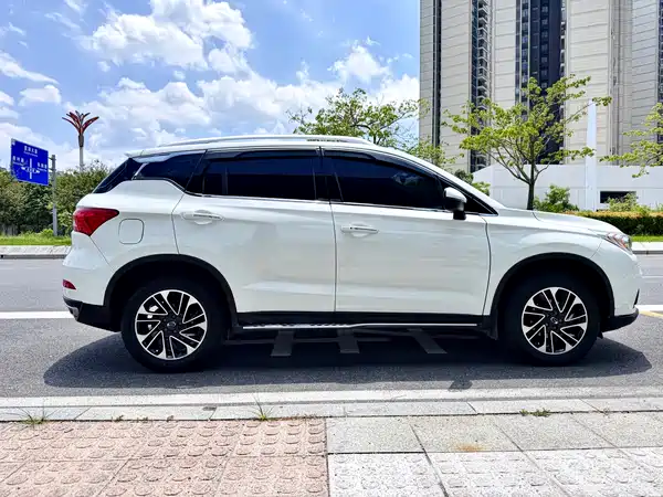 GAC Trumpchi GS4 2016
