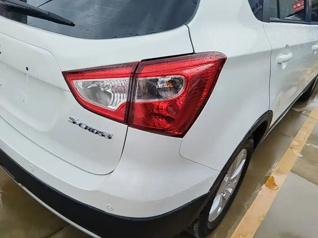 Suzuki S-Cross 2015 — фото 8