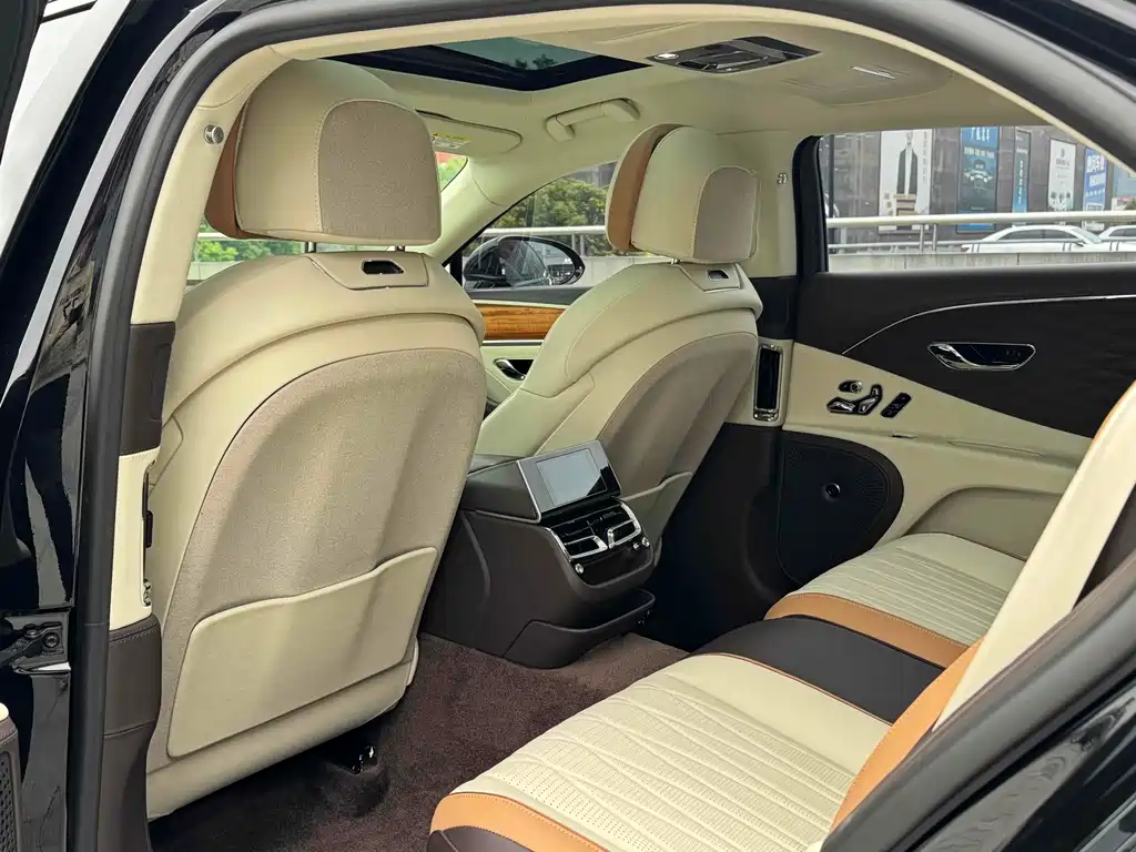 Bentley Flying Spur PHEV 2023 — фото 11