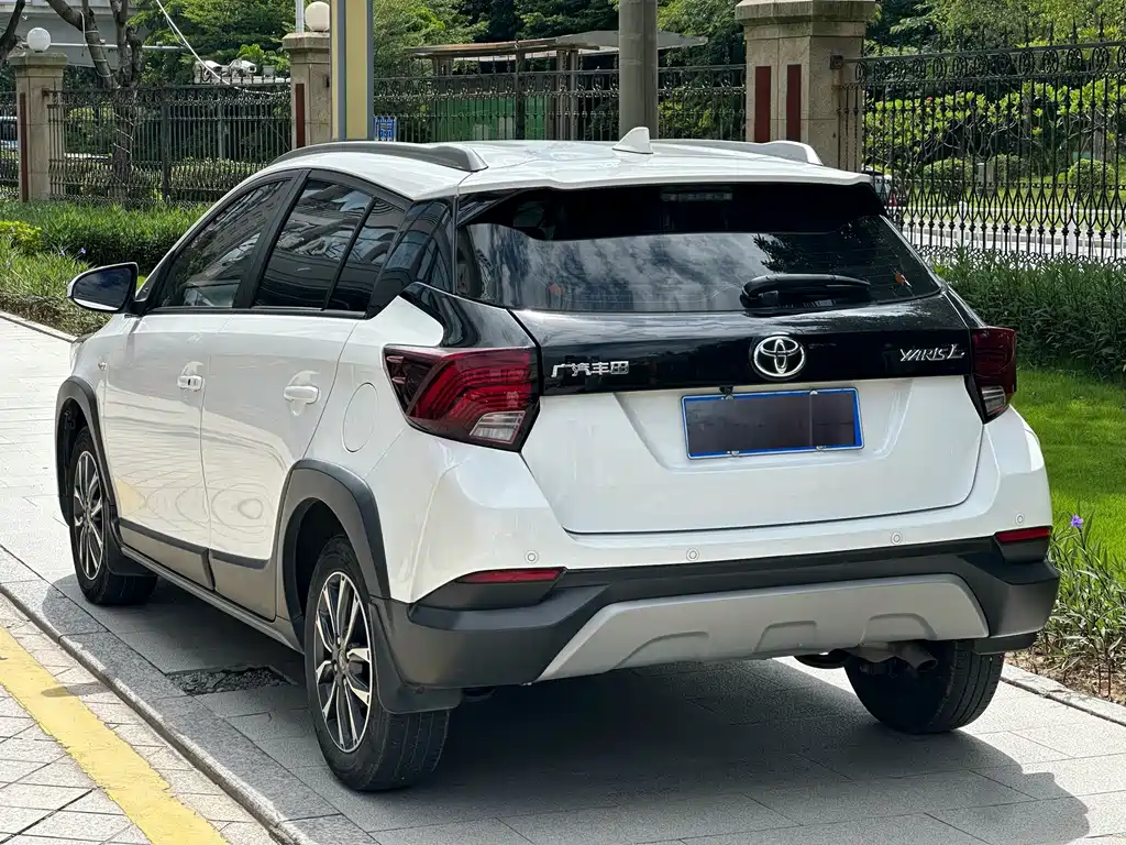 Toyota Yaris L 2022 — фото 10