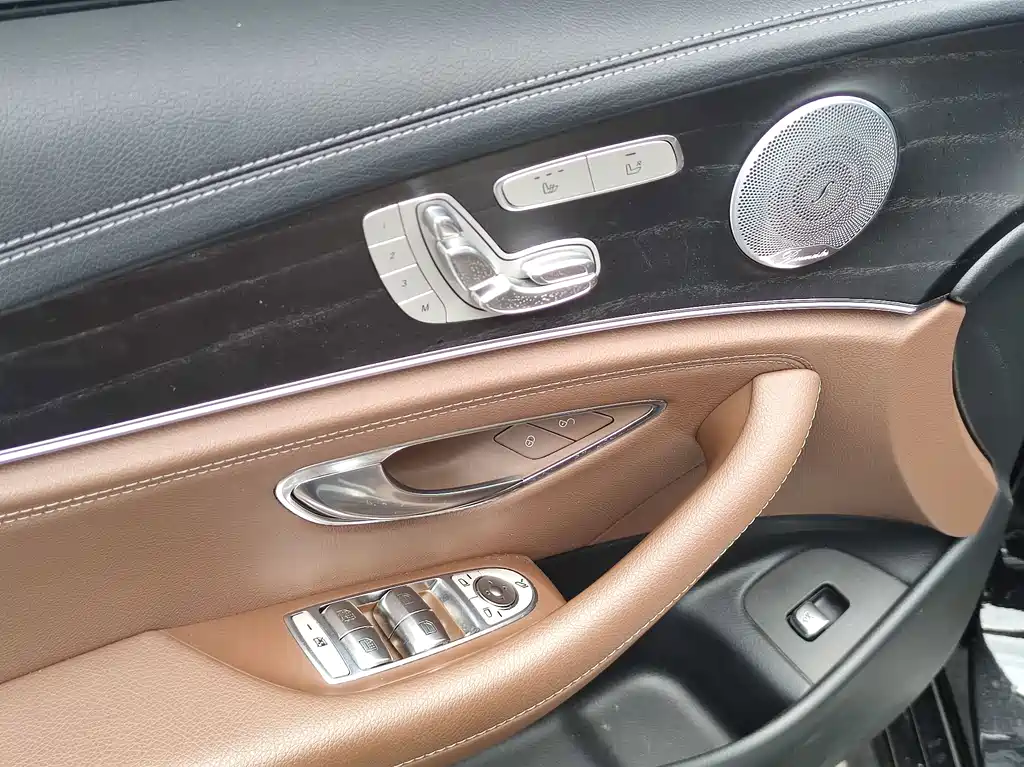 Mercedes-Benz E-Class 2020 — фото 15