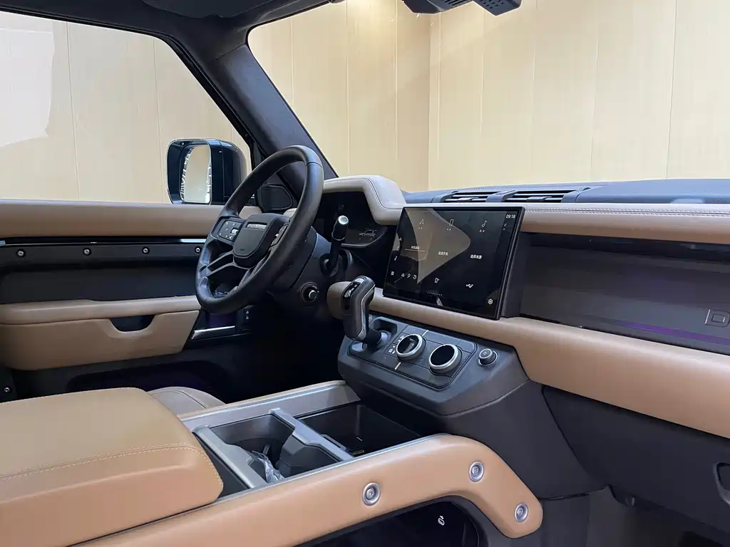 Land Rover Defender 2025 — фото 12