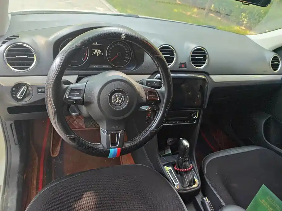 Volkswagen Jetta 2015 — фото 12
