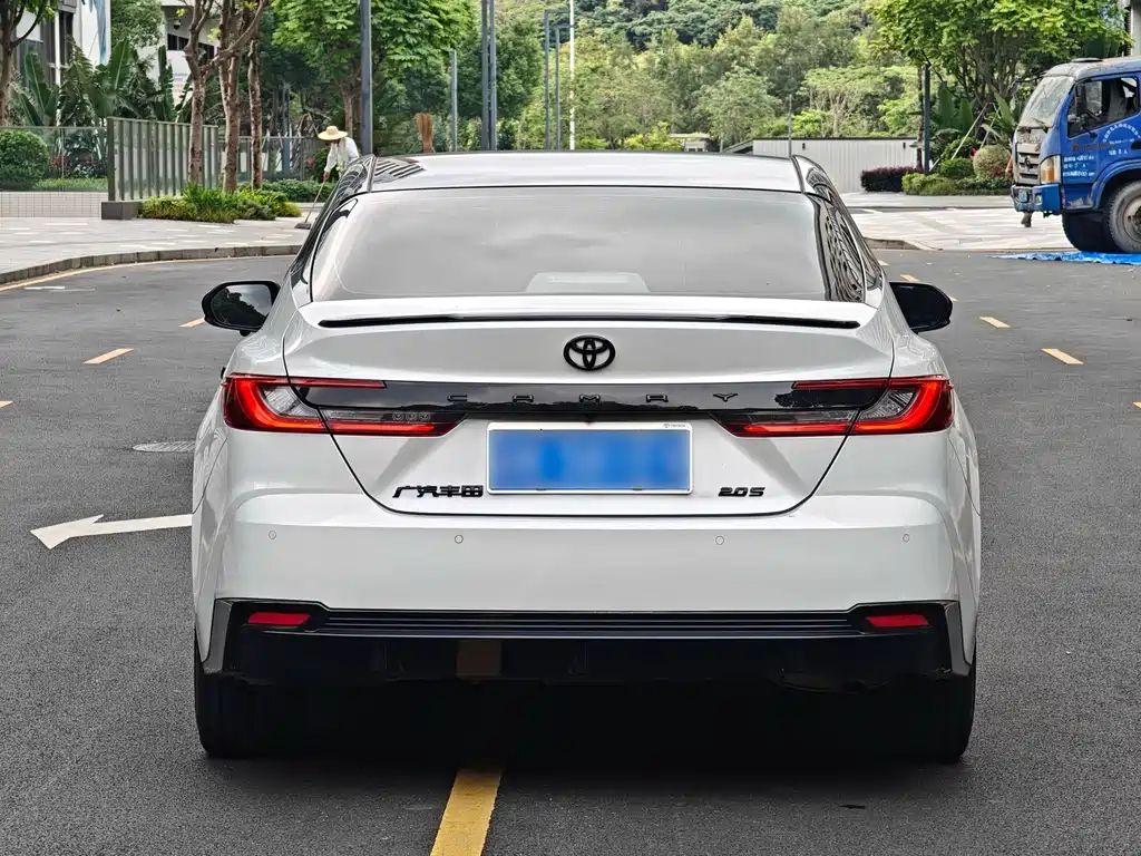 Toyota Camry 2025 — фото 9