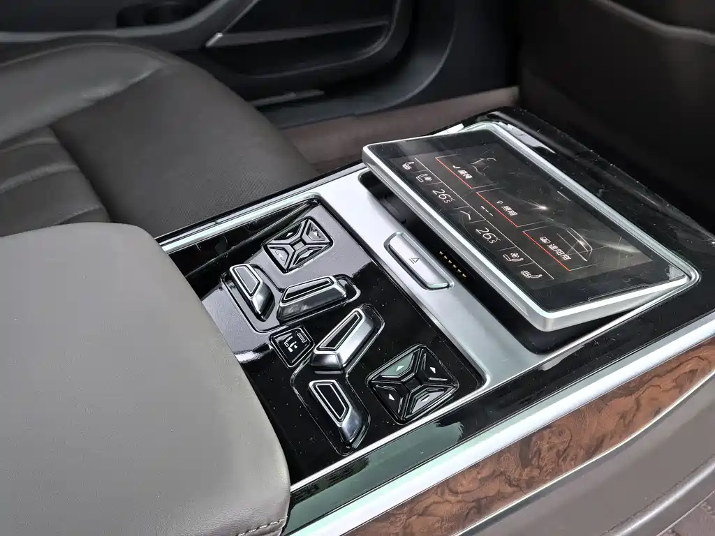 Audi A8 2020 — фото 16