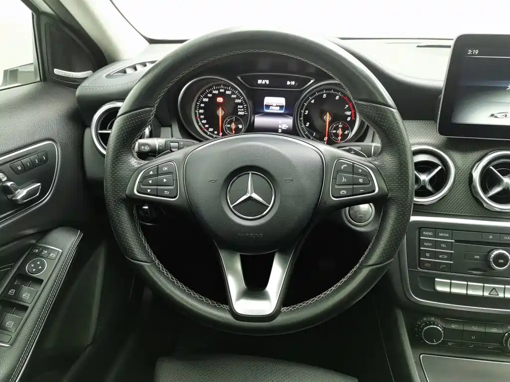 Mercedes-Benz GLA 2018 — фото 11
