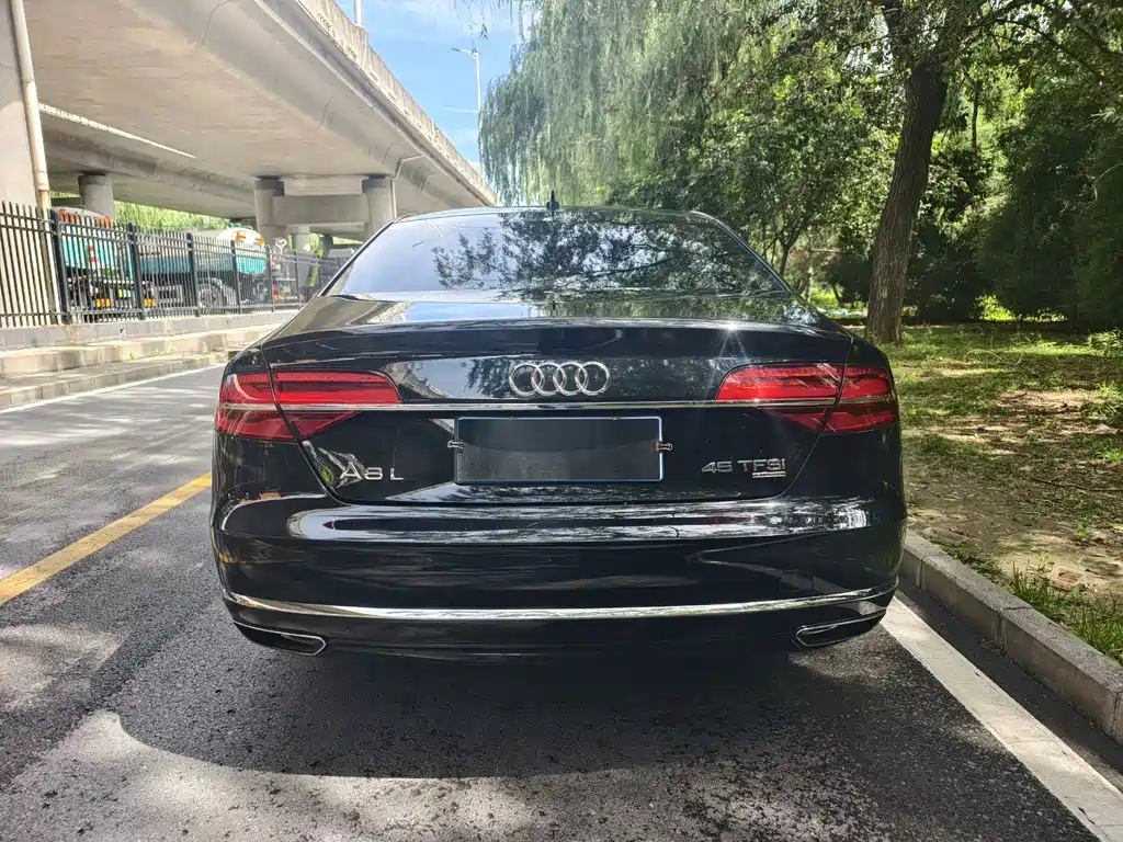 Audi A8 2017 — фото 4