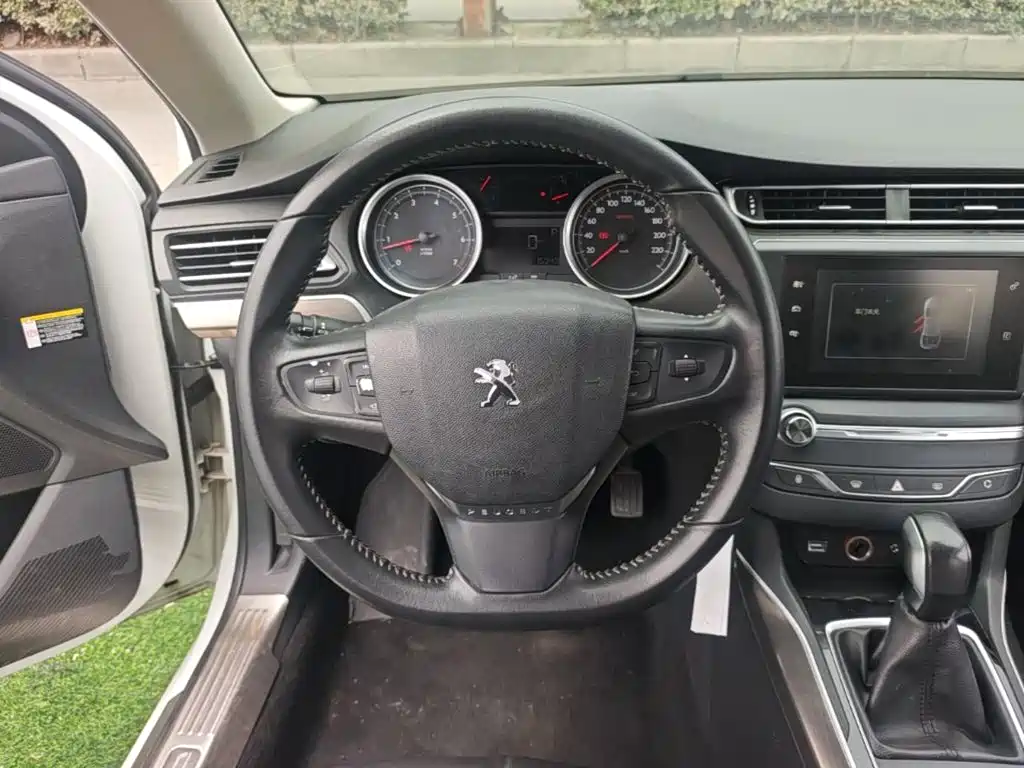 Peugeot 408 2017 — фото 11