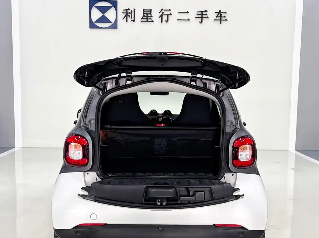 smart Fortwo 2019 — фото 11