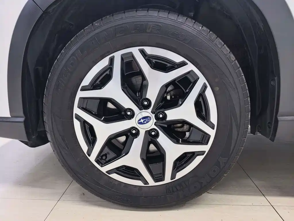 Subaru Forester 2022 — фото 11
