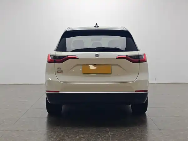 NIO ES8 2021