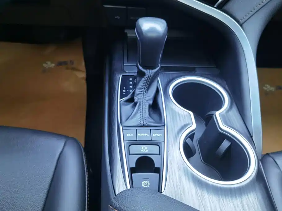 Toyota Camry 2023 — фото 16