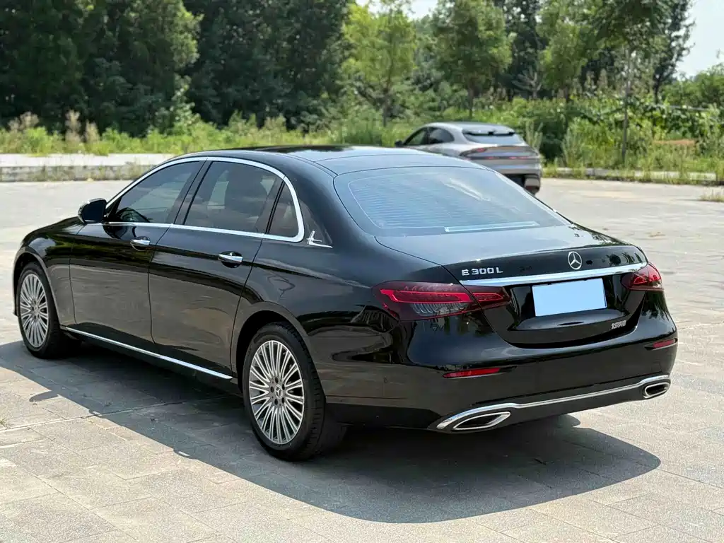 Mercedes-Benz E-Class 2022