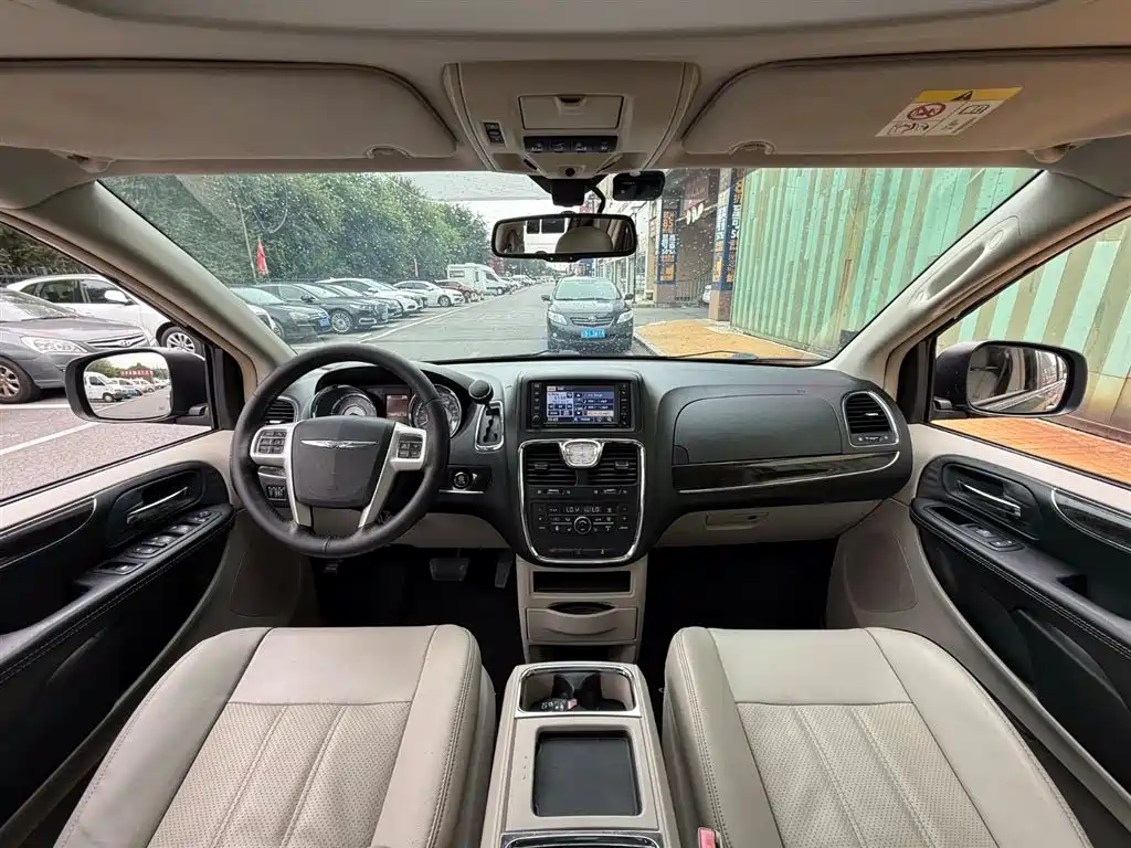 Chrysler Grand Voyager 2015 — фото 4