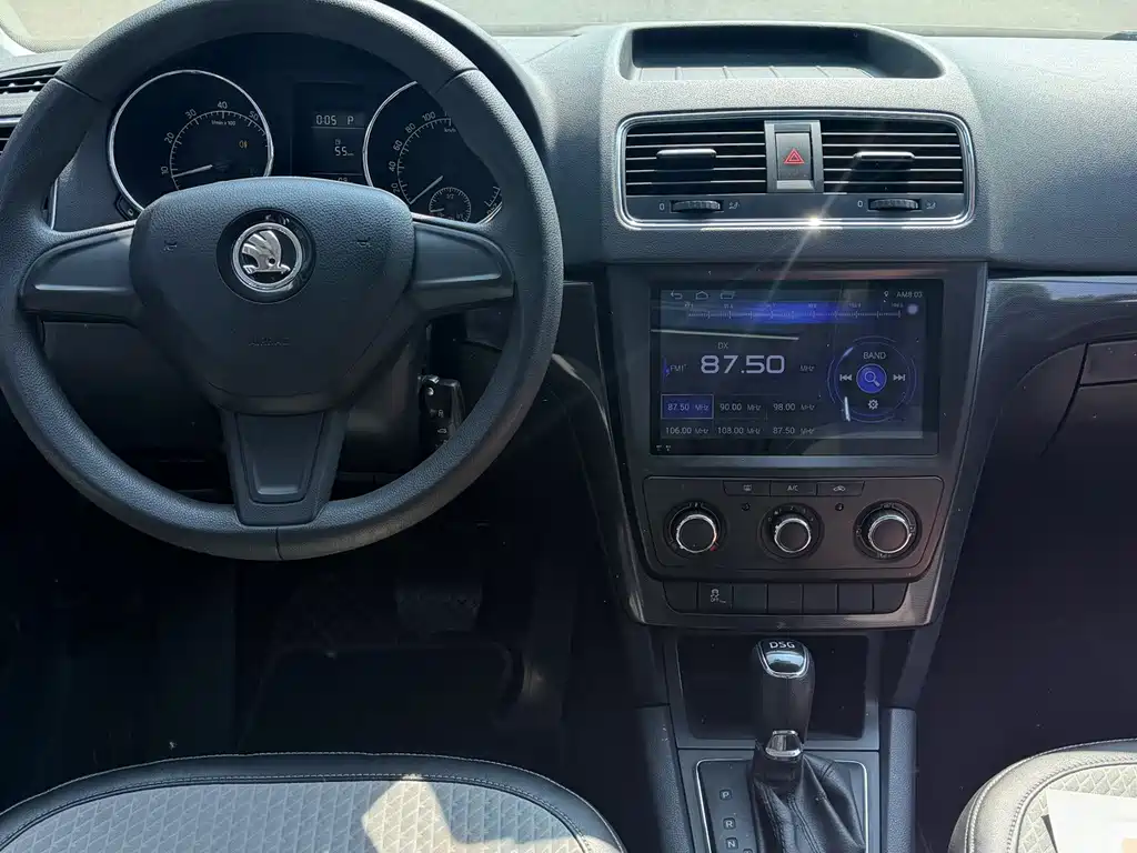 Skoda Yeti 2018 — фото 19