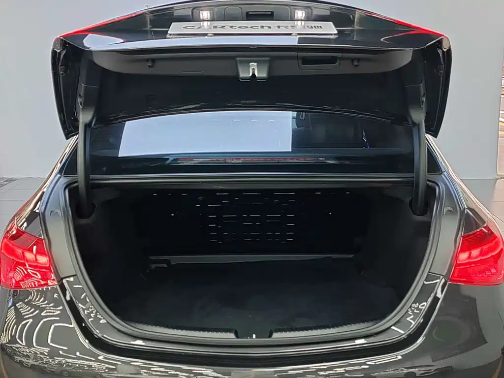 Mercedes-Benz C-Class 2023 — фото 16